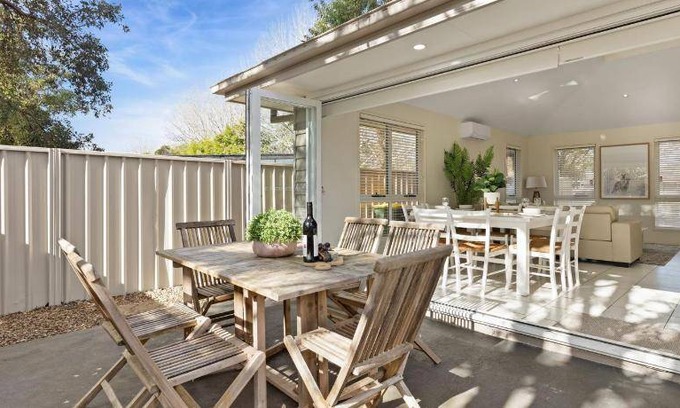 Huskisson House | House ∙ 2 bedrooms ∙ 5 guests