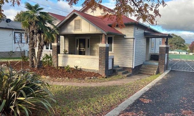 Armidale House | House ∙ 4 bedrooms ∙ 6 guests