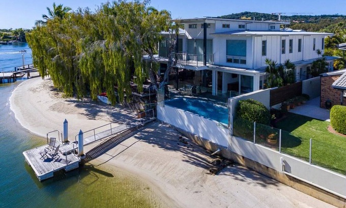Noosaville House | House ∙ 4 bedrooms ∙ 8 guests