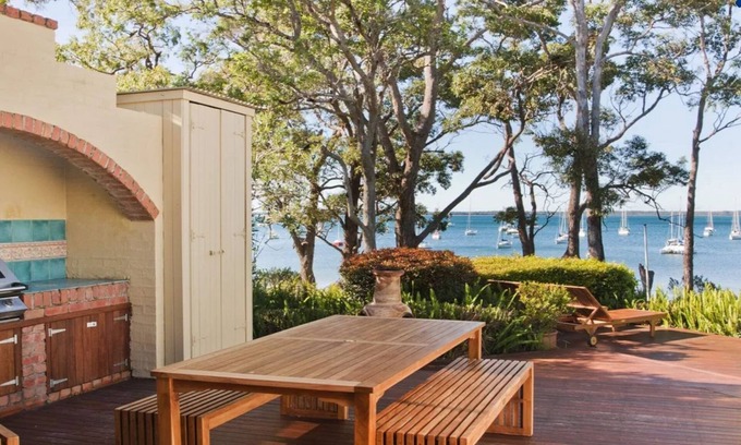 Callala Bay House | Izba - on the foreshore of Callala Bay