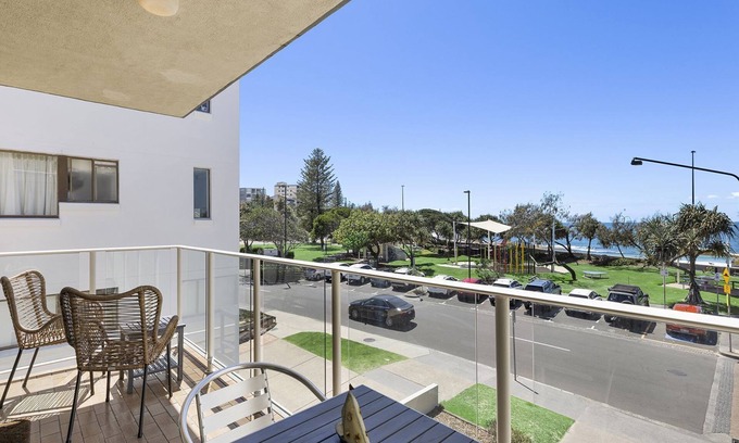 Kings Beach Apartment | Jamarkos Unit 4 Kings Beach QLD