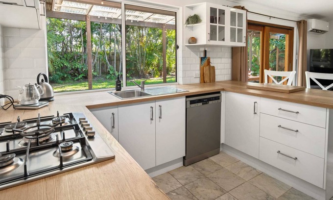 Bokarina House | Jasmin Beach Escape S