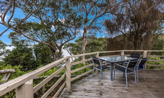 Nungurner House | Jetty View: Rosella Cabin - Feel a sense of nature in this rural environment