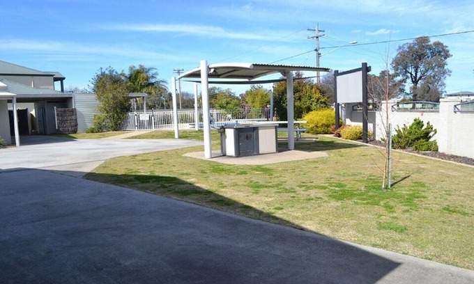 Mulwala Apartment | Kennedy Holiday Villas 2