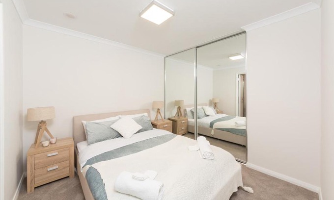 Rockingham Apartment | Lakeview Apartment Suite 16