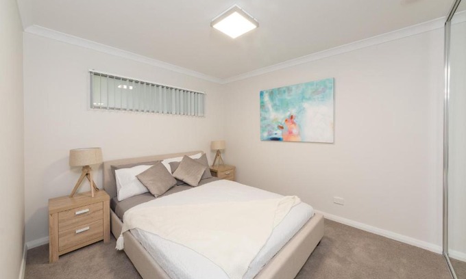 Rockingham Apartment | Lakeview Suite 17