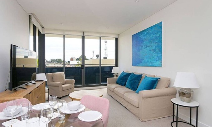 Claremont Apartment | Large Modern 2 Bedroom Apartment near Lake Claremont
