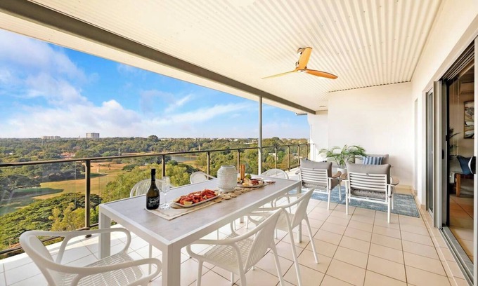 Larrakeyah Apartment | Larrakeyah Luxury Penthouse Getaway with Views