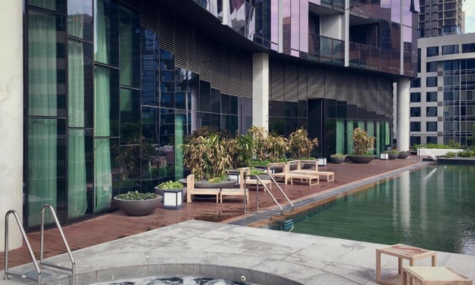 Melbourne Central Business District Apartment | Luxury CBD - Pool, Gym and Spa