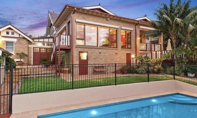 Sans Souci House | Luxury six bedroom waterfront home