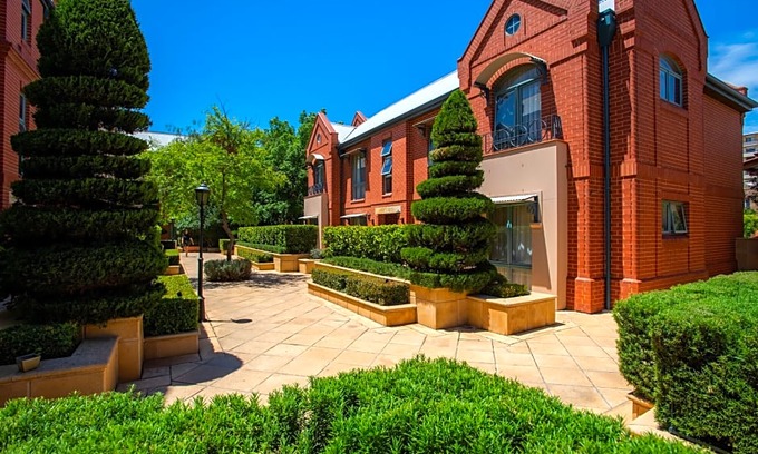 North Adelaide Hotel | Majestic Old Lion Apartments