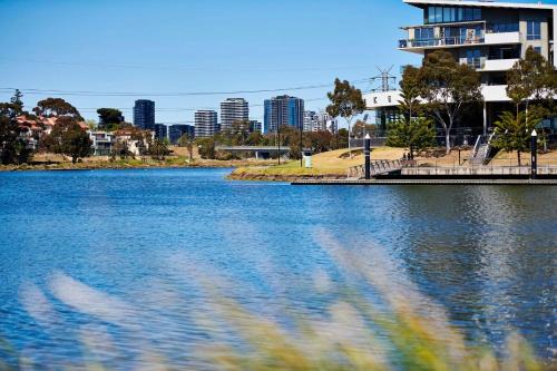 Maribyrnong Apartment | Maribyrnong Marvel Charm with Cityscape Bliss