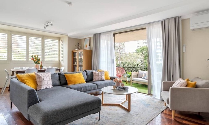 Manly Apartment | Marvellous Manly with Parking!