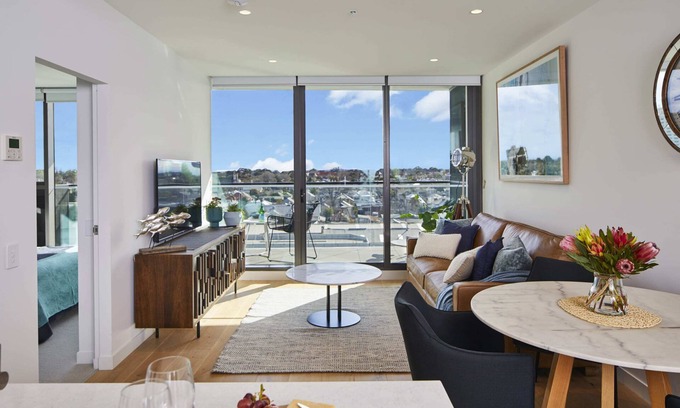 Williamstown Apartment | Melbourne Apt Resort Facilities Parking Optional