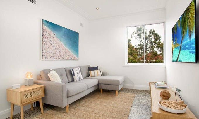 Bondi Beach Apartment | Modern 2-bed Apartment steps from Bondi Beach