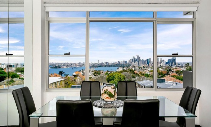Cremorne Apartment | Modern 2BR Apartment with Views HARIS