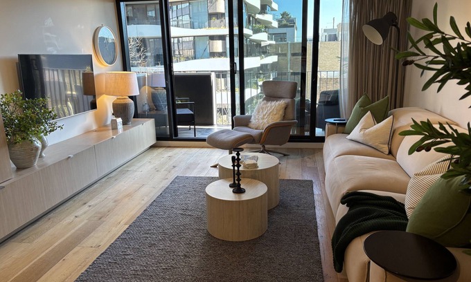 South Melbourne Apartment | Modern Apartment close to Albert Park Lake & Melbourne CBD