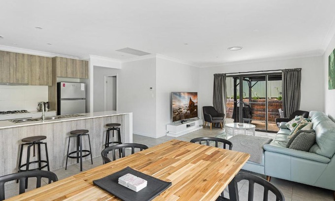 Central Mudgee House | Modern Mudgee Getaway with Entertaining Patio