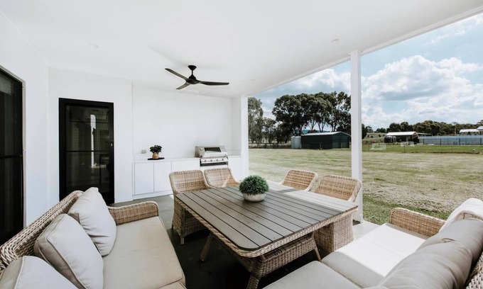 Bombira House | Mudgee Haven Stunning Terra Modern Design