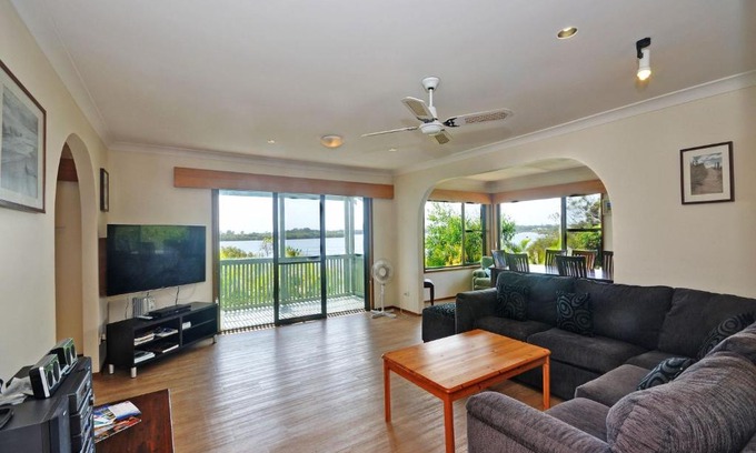 Hawks Nest House | Myall Manor