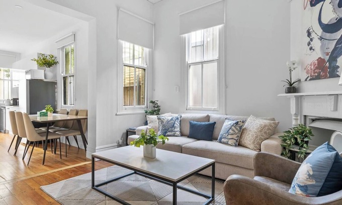 Newtown House | Newtown Nest Chic Terrace Living off King Street