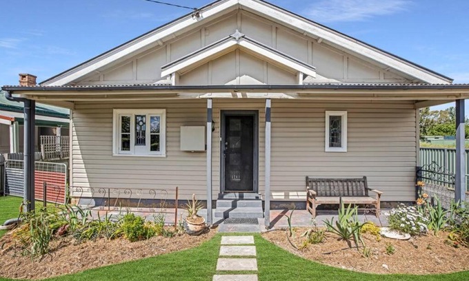 Central Mudgee House | 'Nineteen' Country Convenience in the Heart of Mudgee