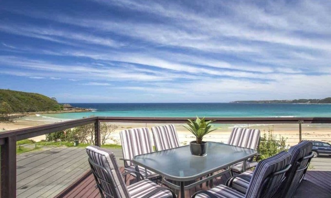 Mollymook Beach House | Ocean's Kiss Summary:
