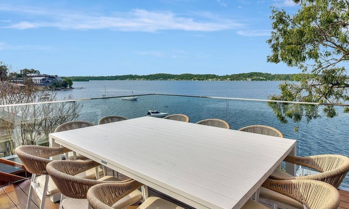 Fishing Point House | On The Lake @ Fishing Point