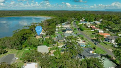 Culburra Beach House | On The Lake - Pet Friendly Waterfront