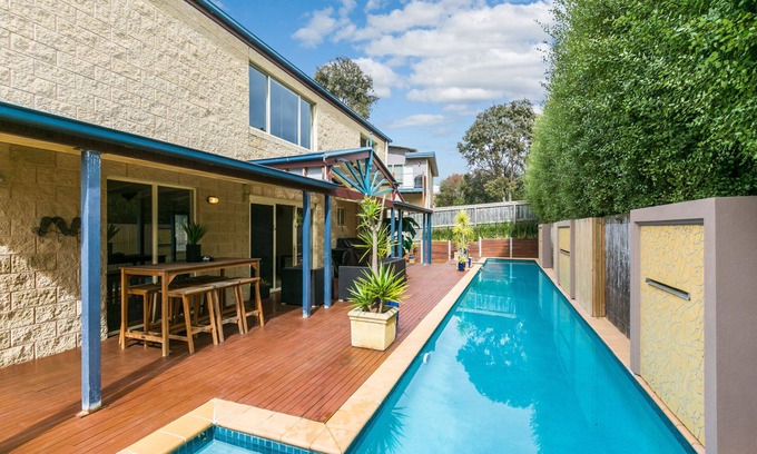 Torquay House | Panorama Views: 5 BR, 2.5 BA House in Torquay, Sleeps 10