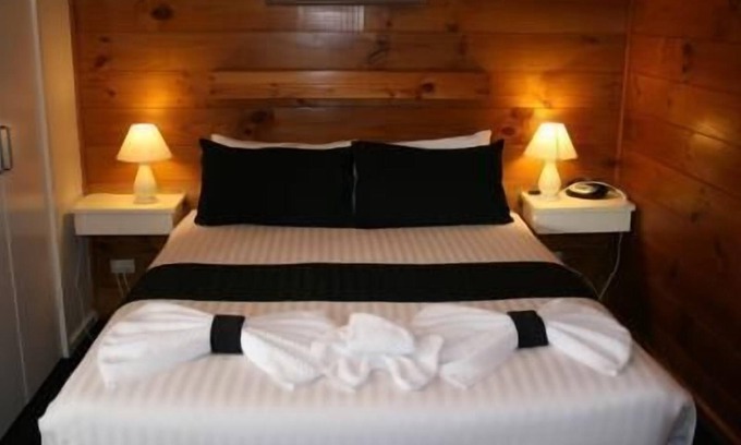 Swan Hill Hotel | Paruna Motel
