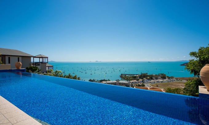 Airlie Beach Apartment | Pinnacles
