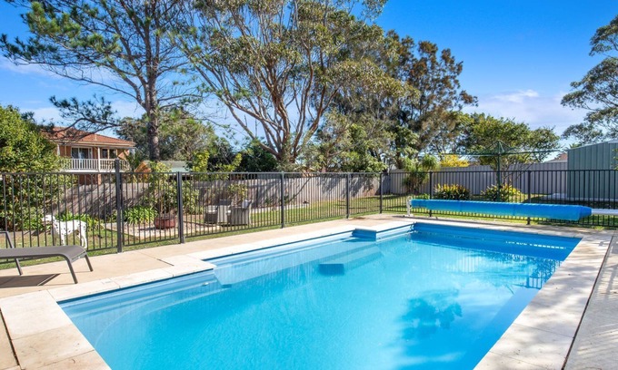 Culburra Beach House | Pipers Spot - Pet Friendly - Fireplace with Swimming Pool