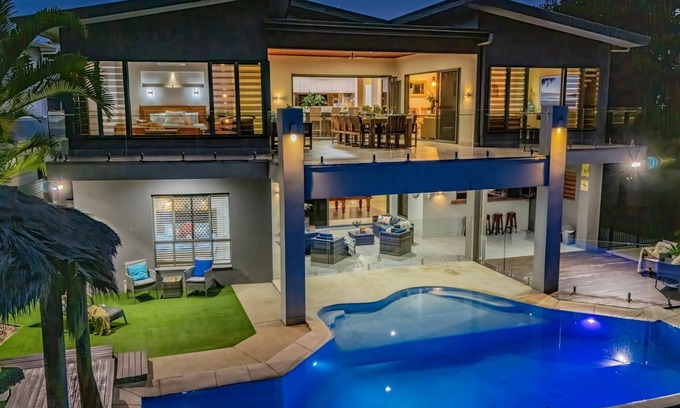 Agnes Water House | POINT BREAK Beach House - beachfront estate private pool