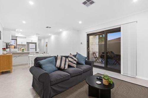 St James House | Premium Modern Homestay-Walk to Curtin University