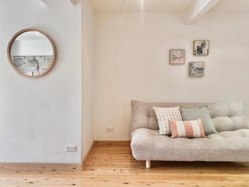 Bellevue Hill Apartment | Prime Location Unit AC And Parking