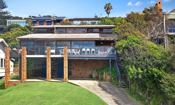 Macmasters Beach House | Prime Position Beach House For 2 Families at Macs