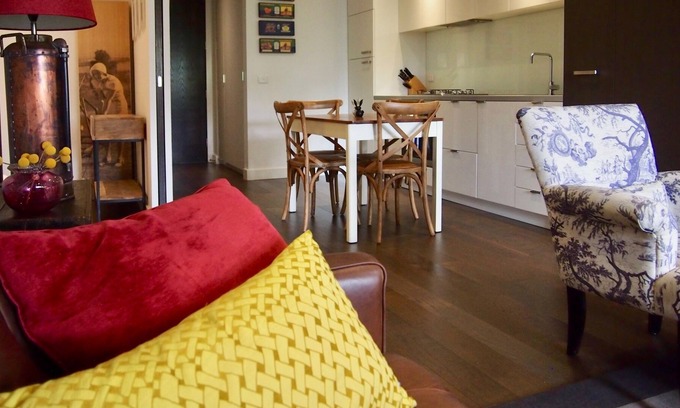 Collingwood Apartment | Quiet stylish haven in lively precinct