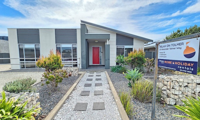 Waterhouse House | Relax on Tolmer - Great for two families