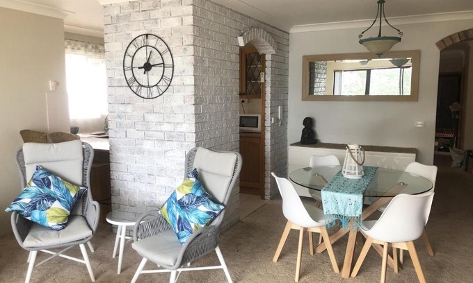 Forster Apartment | Renas Court, Unit 6, 72 Little Street