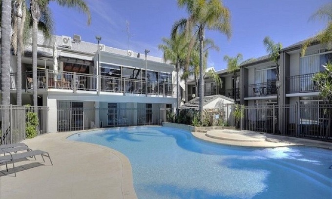 Mandurah Apartment | ❤ RESORT POOLSIDE STUDIO - WALK TO BEACH, BARS, RESTAURANTS, CAFES, CINEMAS ❤