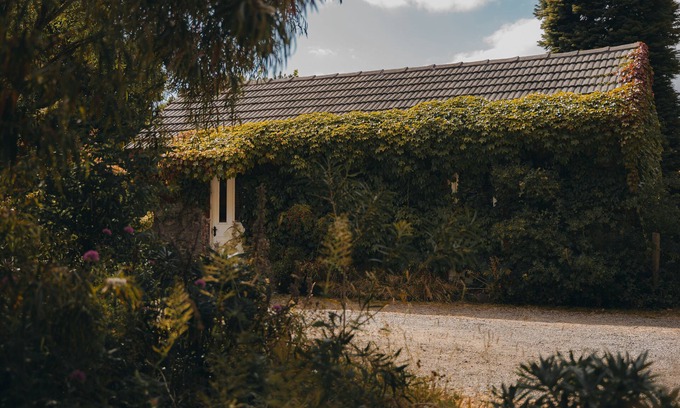 Penguin Cottage | Romantic Farm Cottage with Miniature Goats