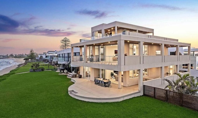 The Entrance North House | Royal Retreat Luxury Beachfront View