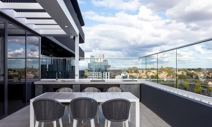Heidelberg Heights Apartment | Samma | Charming 2BR in Ivanhoe w/Gym