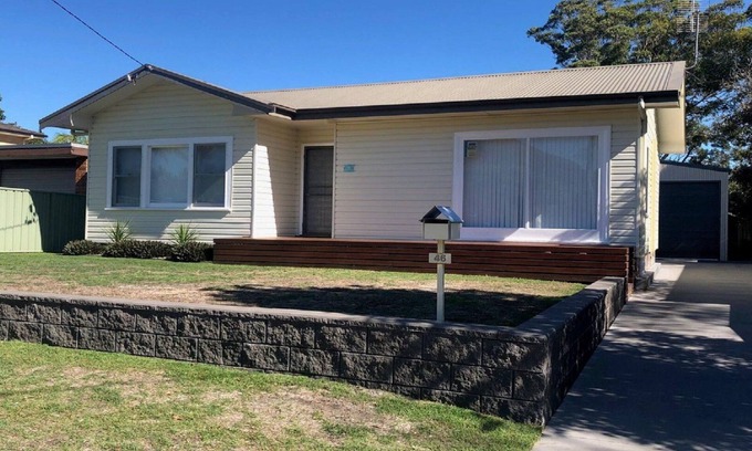 Shoal Bay House | Sandy Shoal, 46 Rigney Street - Shoal Bay Beach Cottage with aircon