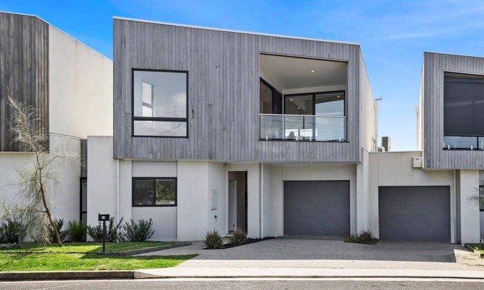Torquay House | Seaside Style - Modern Coastal Retreat with Ocean Views