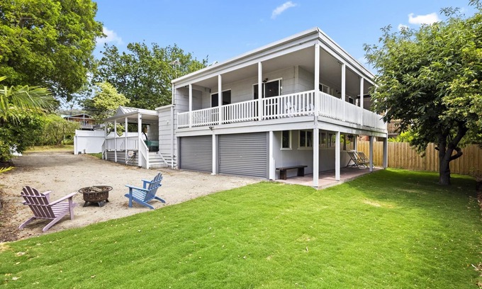Dromana House | Seaview Dromana - 1 NIGHT FREE!* Where the mountain meets the sea. - The best of both worlds - where the mountain meets the sea!