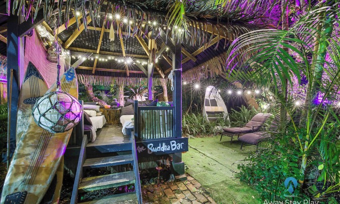 Sawtell House | Shellies Twin Beach Houses – Two Homes with 5BRs Total & Private Beach Access