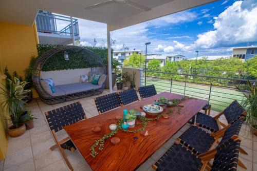 Stuart Park Apartment | Sitting on the Dock of the Bay