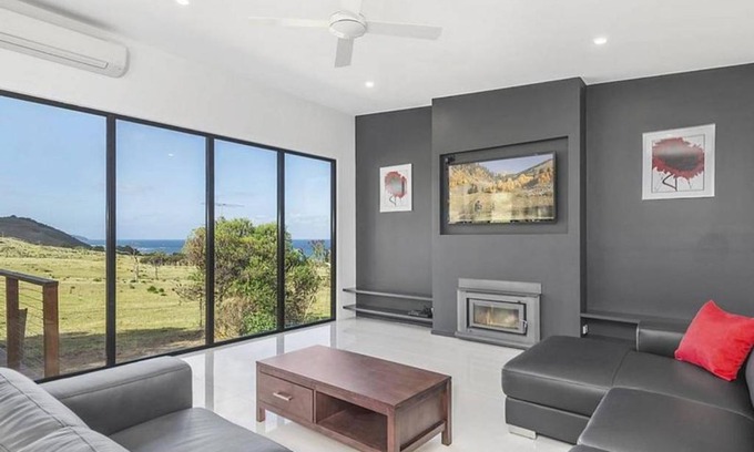 Skenes Creek House | Skenes Retreat - views of the ocean from the deck